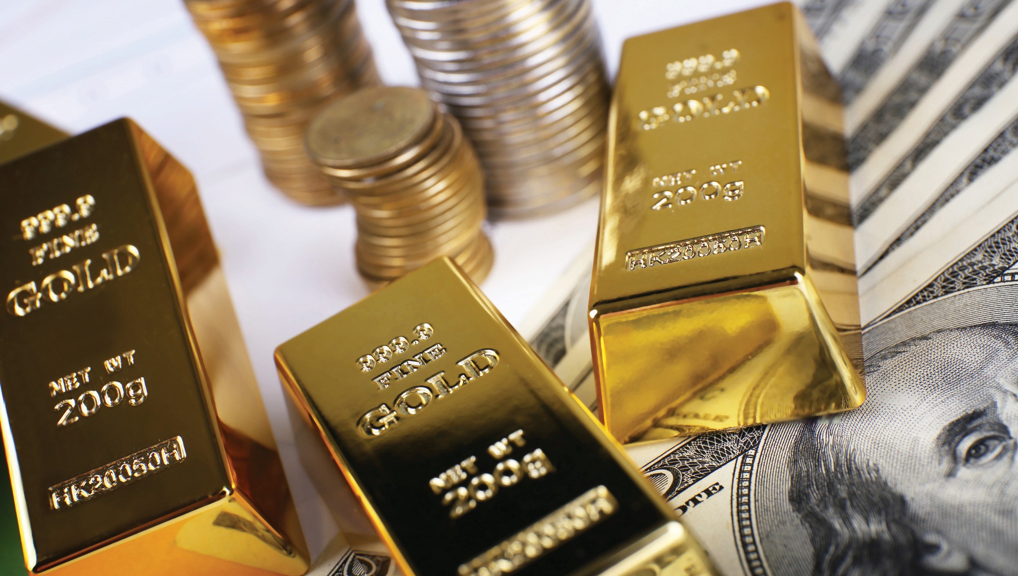 Купить драгоценные металлы в сбербанке. Золото драгоценный металл. Слитки драгоценных металлов. Слитки золота и серебра. Инвестиции в золото.